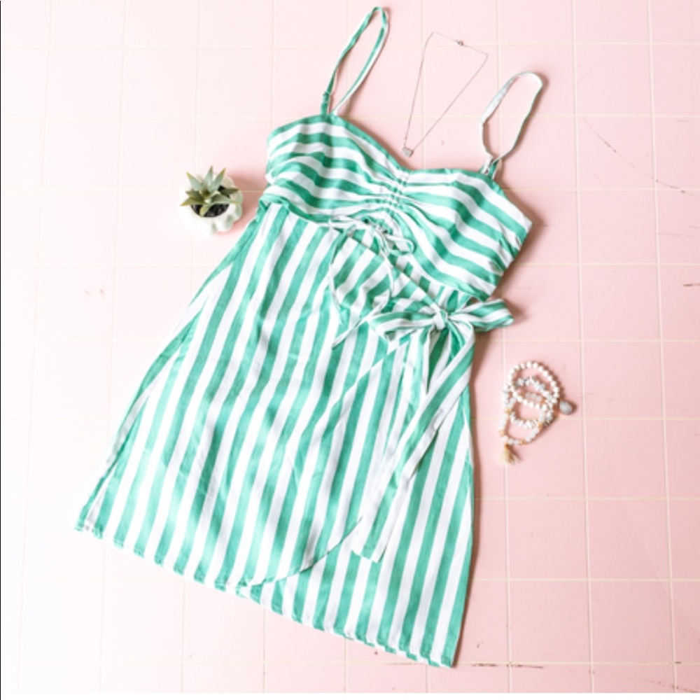 Mini white and green wrap dress - Picture 2 of 10